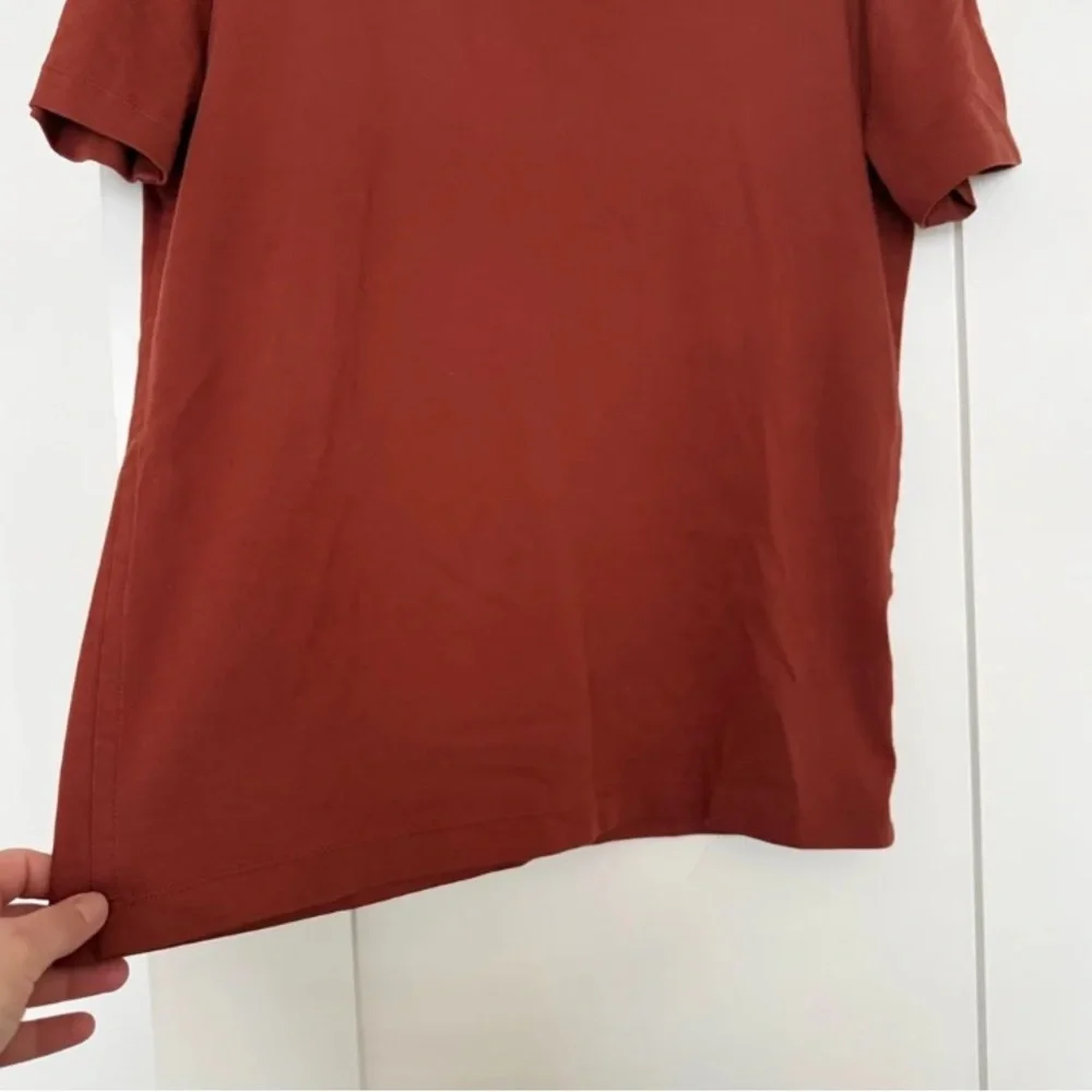 Banana Republic Men’s Rust Red Crewneck Short Sleeve Tee